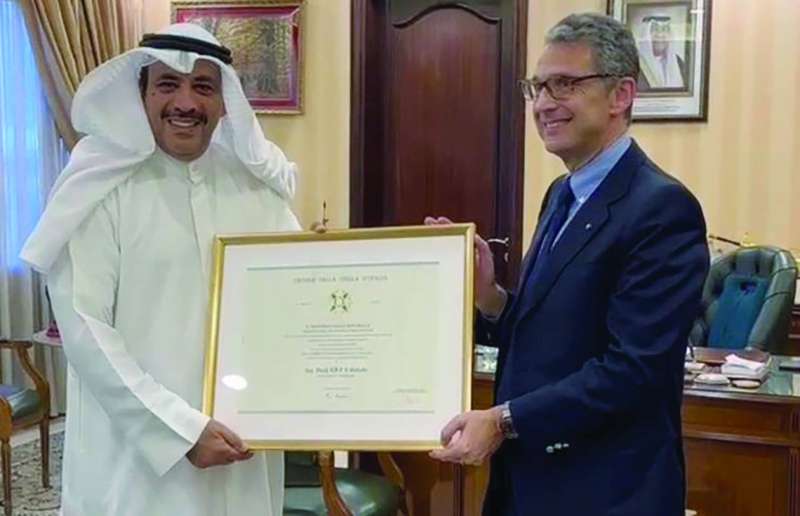 المهندس دعيج خلف العتيبي يتسلم وسام نجمة إيطاليا من السفير كارلو بالدوتشي
